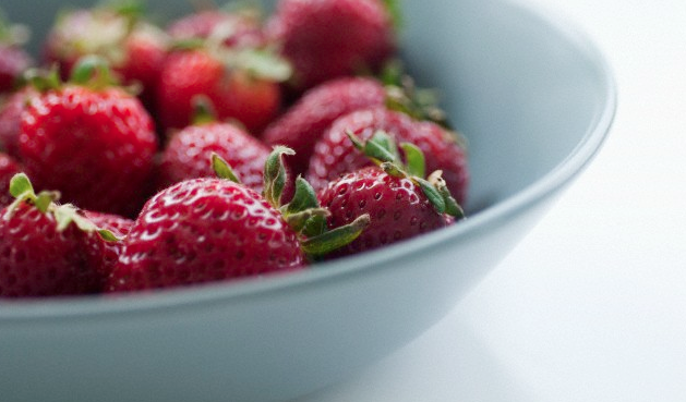 A bowl of strawberries