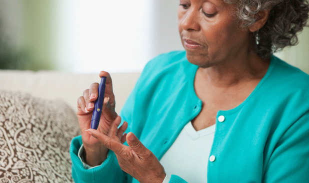diabetic-woman-checking-blood-sugar