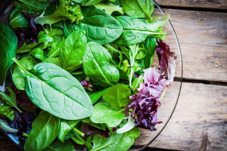 green salad with spinach, aragula, romaine lettuce