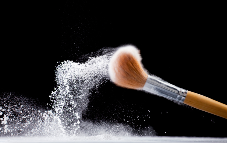 baby powder on makeup brush