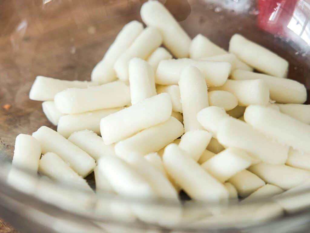 15-Minute EASY Vegan Tteokbokki - Spicy Korean Rice Cakes. 4