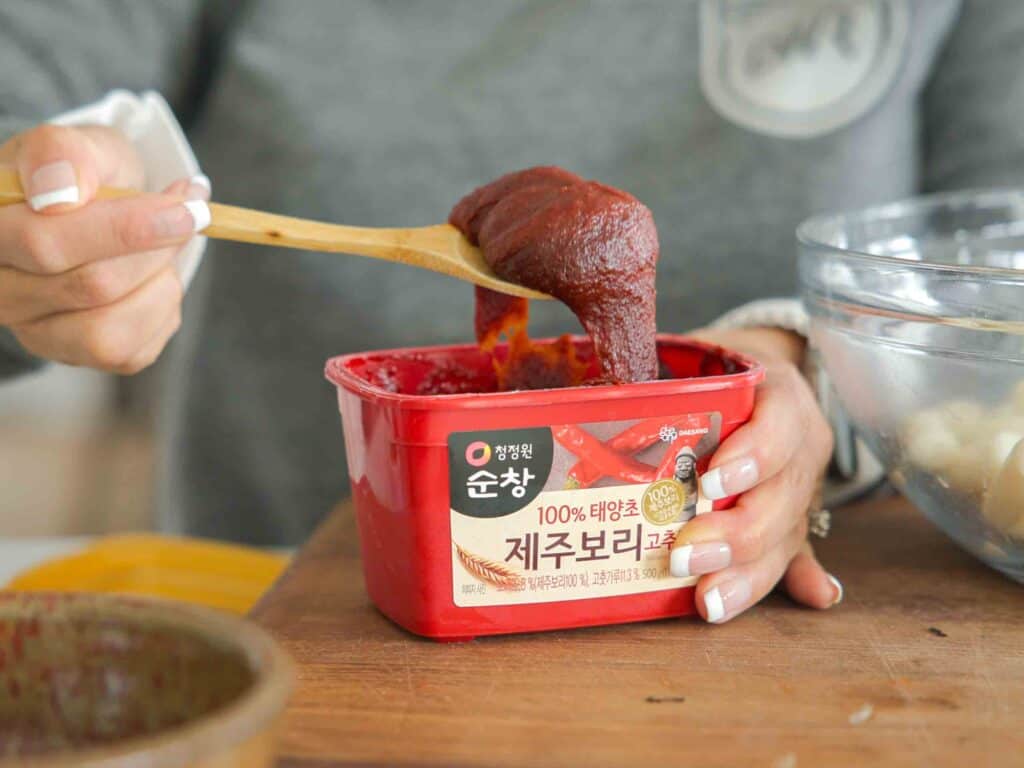 15-Minute EASY Vegan Tteokbokki - Spicy Korean Rice Cakes. 6