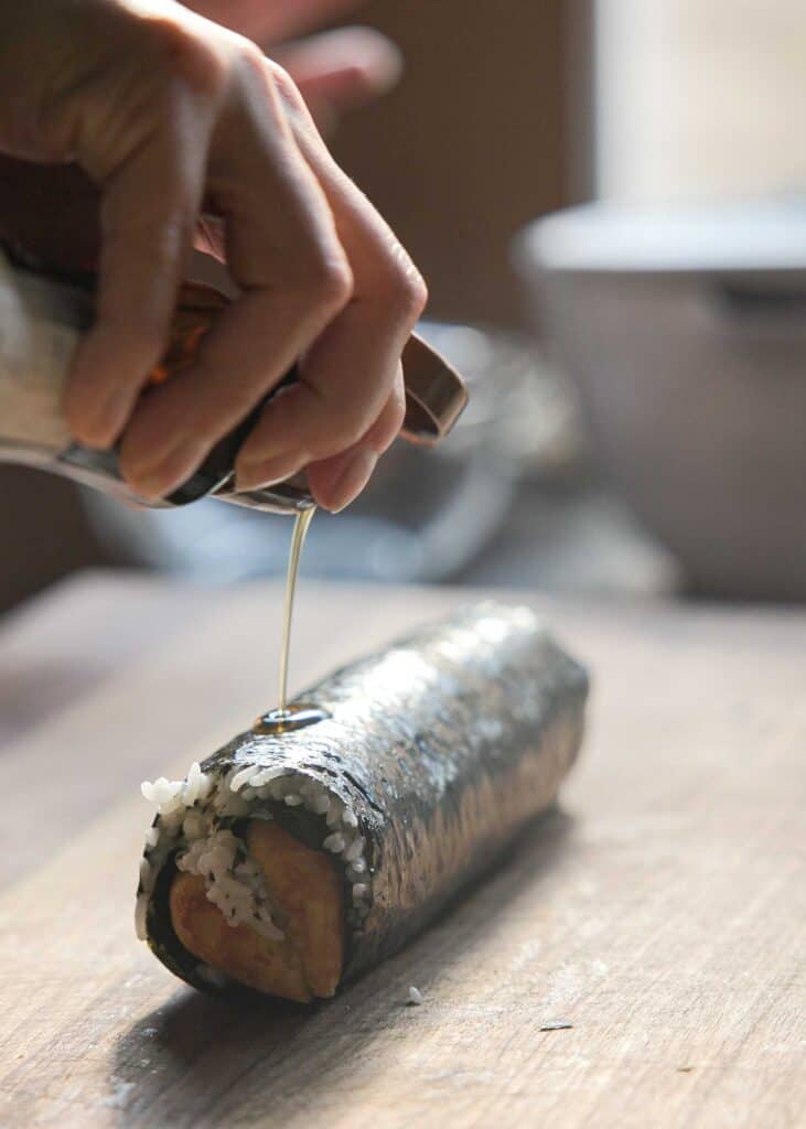 How to Make 4 Stunning Korean Kimbap Recipes. 39 Adding-sesame-oil-to-heart-kimbap