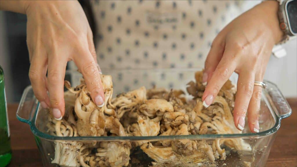 AMAZING Vegan Fried Chicken Recipe (2 Korean Sauces) 7 marinating oyster mushrooms