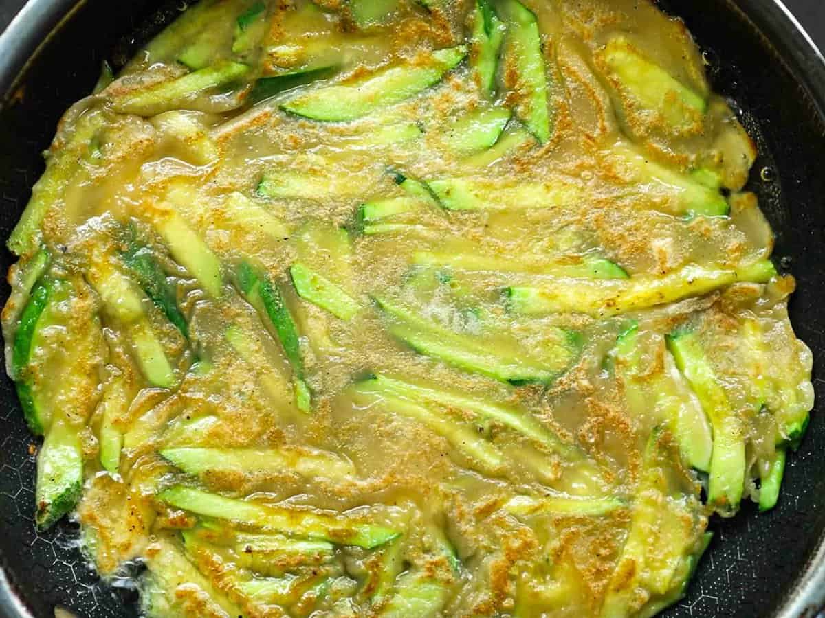 6-Ingredient BEST No-Bake Pumpkin Cheesecake (Vegan). 16 zucchini-pancake-in-pan