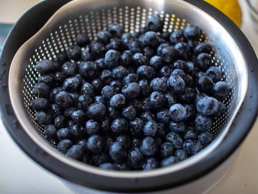Easy Vegan Blueberry Cobbler (Gluten-Free Option!) 5 fresh blueberries for vegan blueberry cobbler