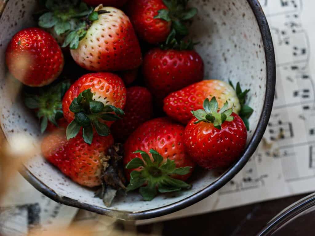 Perfect Cream Cheese & Strawberry Pink Mochi Recipe. 5 fresh-strawberries-for-jam-for-pink-mochi