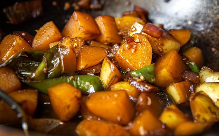 Omma’s Gamja Jorim (Braised Potatoes) 1