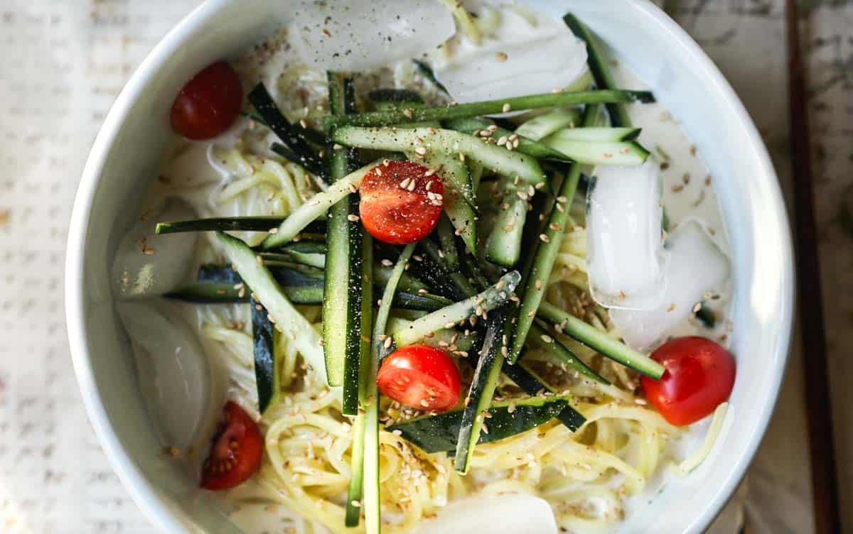 5-Ingredient Easy Chickpea Pasta Recipe (Pasta e Ceci). 22 hero-image-of-kong-guksu
