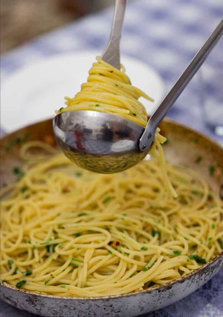 Spaghetti Aglio e Olio: The PERFECT 6-Ingredient Pasta Recipe. 18 plating aglio e olio