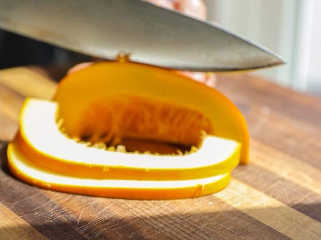 Easy Creamy and Spicy Pumpkin Ramen Recipe (Vegan). 8 slicing pumpkin