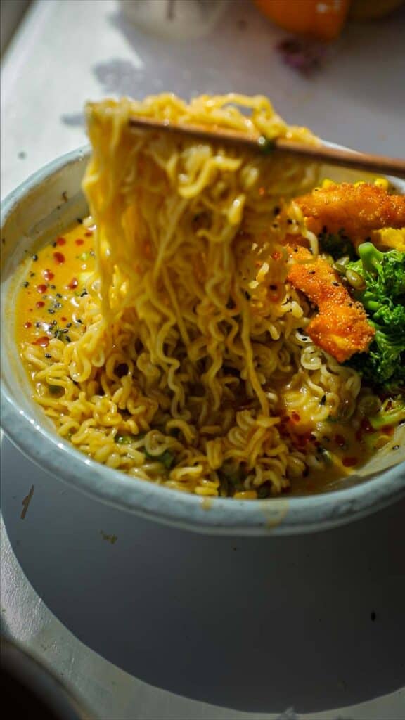 Easy Creamy and Spicy Pumpkin Ramen Recipe (Vegan). 2 noodles in pumpkin ramen