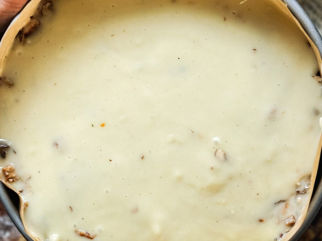 Cheesy Mushroom Rigatoni Pie - Easy Vegan Recipe. 50 creamy béchamel topping to rigatoni pie.